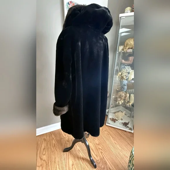 GALLERY WOMENHooded Full Length Faux Fur Coat SIZE 1 X